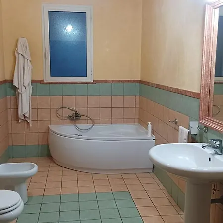 Villalinda Con Piscina בית אירוח