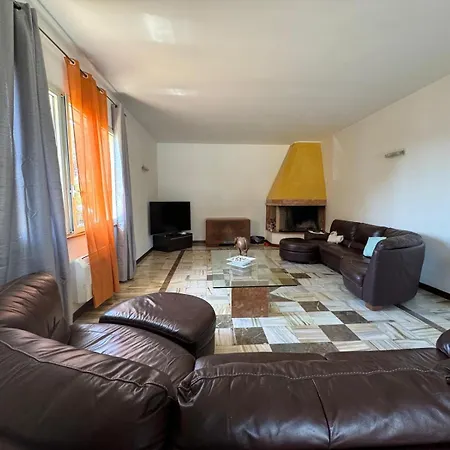 בית אירוח Villalinda Con Piscina *
