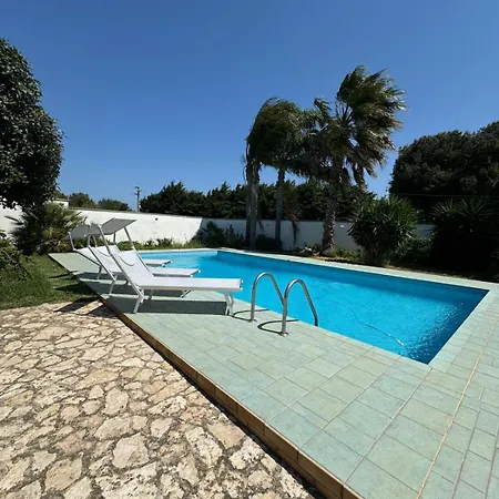 Villalinda Con Piscina Habitación en casa particular Lecce